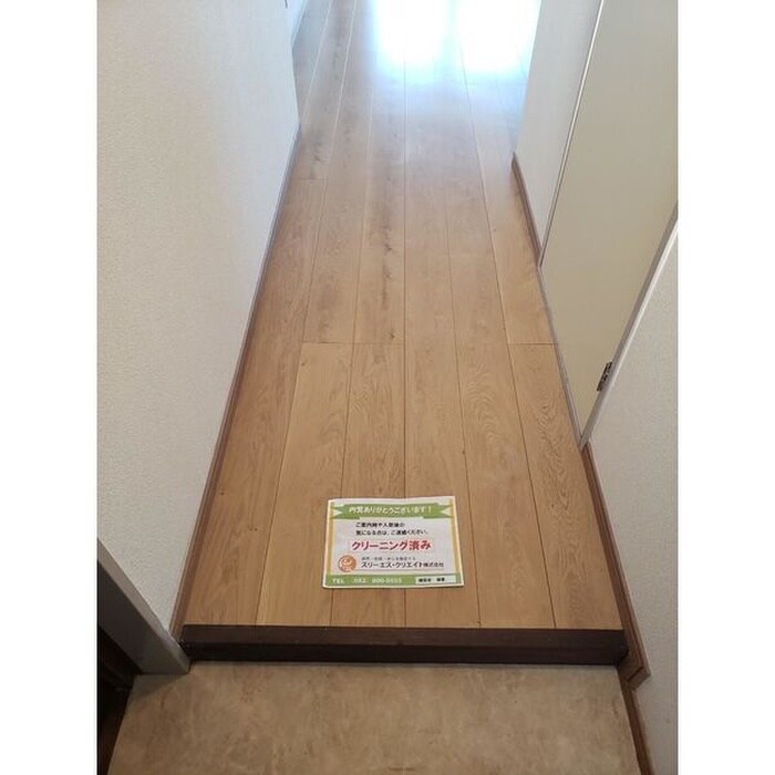 物件内観写真13　(玄関)