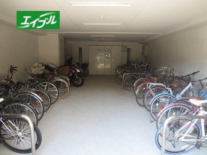 物件外観写真3　(駐輪場)