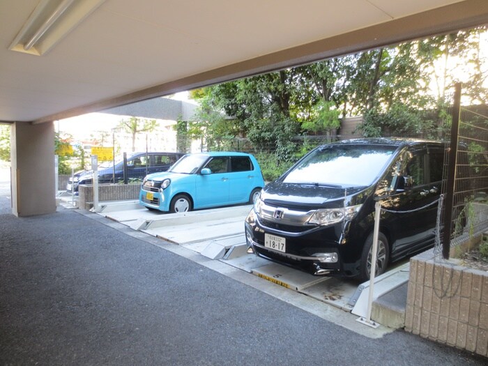 物件外観写真4　(駐車場)