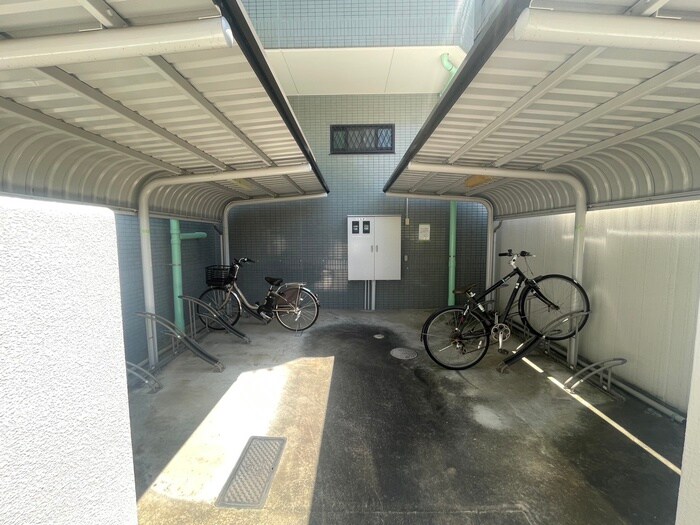 物件外観写真2　(駐輪場)