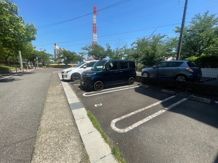 物件外観写真6　(駐車場)