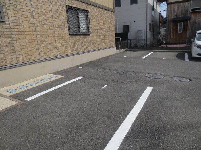 物件外観写真6　(駐車場)