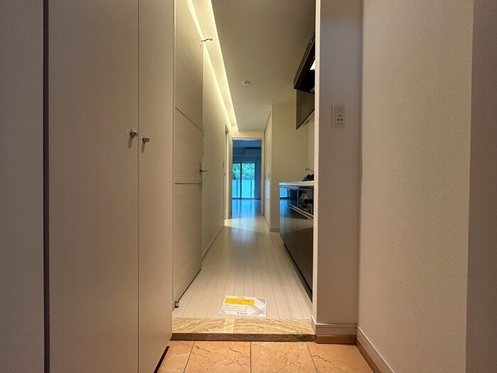 物件内観写真22　(玄関)