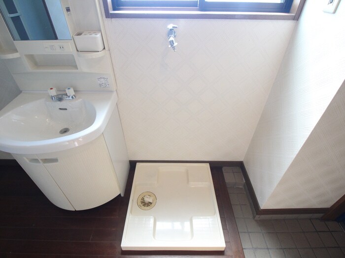 物件内観写真16　(洗濯機置場)