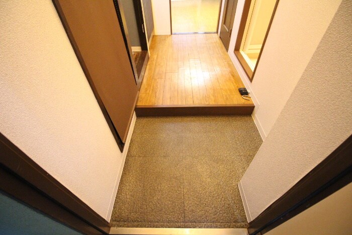 物件内観写真7　(玄関)