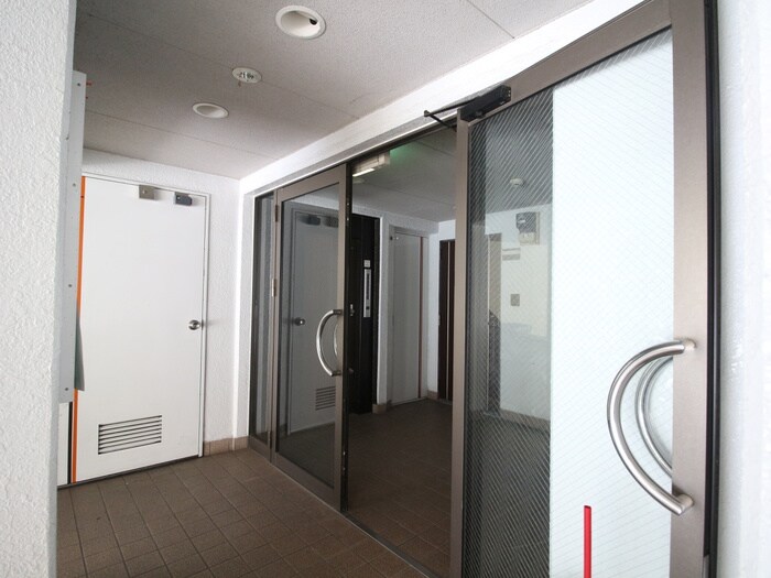 物件外観写真5　(エントランス部分)