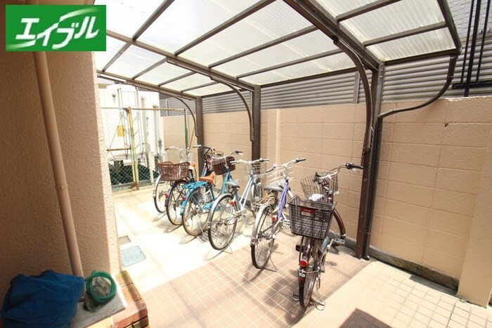 物件外観写真5　(駐輪場)