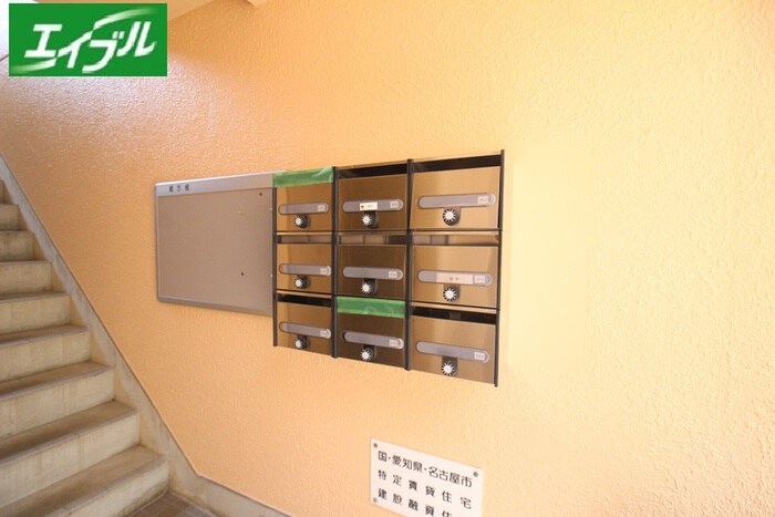 物件外観写真6　(エントランス部分)