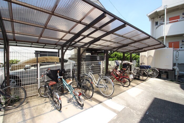 物件外観写真3　(駐輪場)