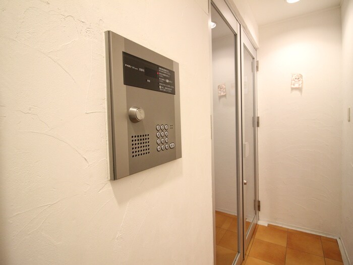 物件外観写真4　(エントランス部分)