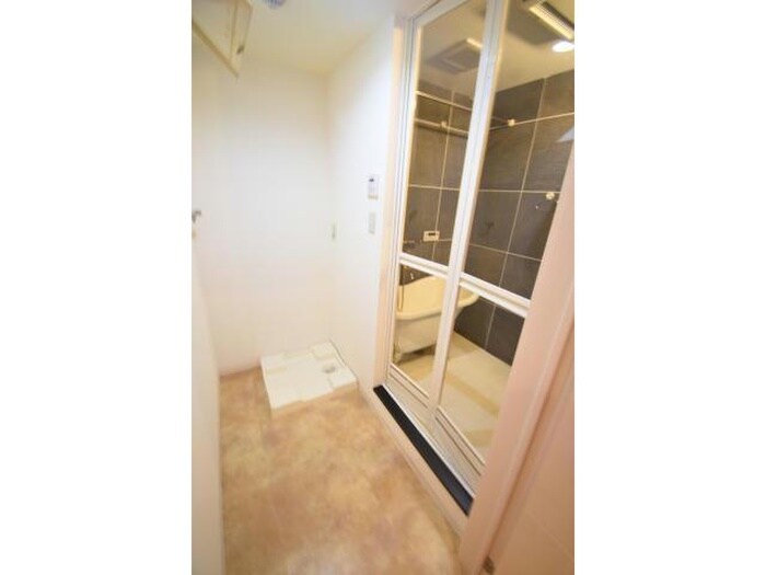 物件内観写真11　(洗濯機置場)