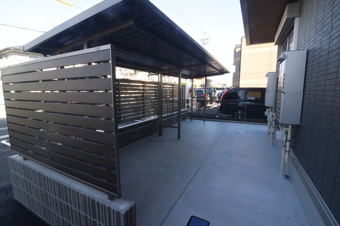 物件外観写真4　(駐輪場)