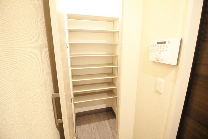 物件内観写真18　(靴箱)