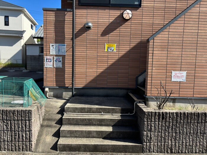 物件外観写真5　(エントランス部分)