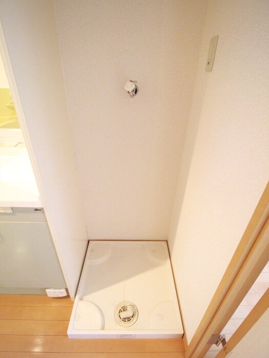 物件内観写真13　(洗濯機置場)