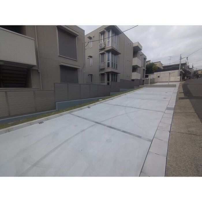 物件外観写真4　(駐車場)