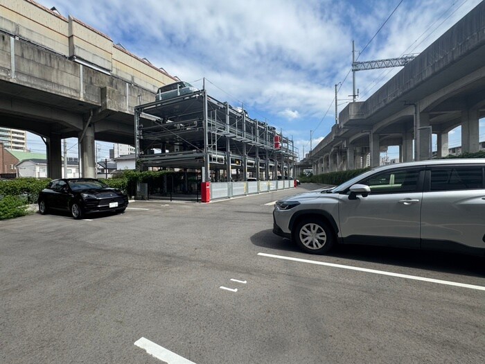 物件外観写真6　(駐車場)