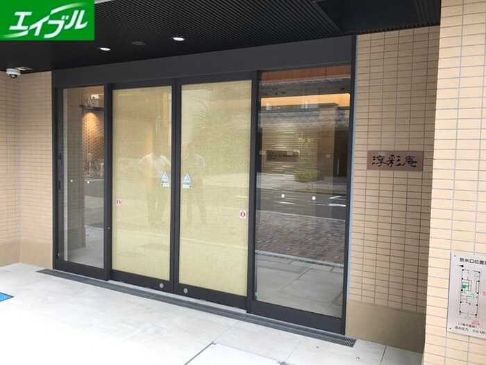 物件外観写真2　(エントランス部分)