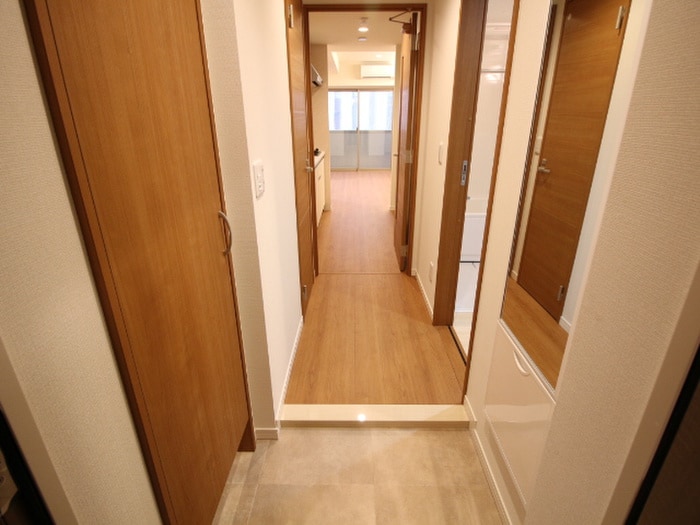 物件内観写真5　(玄関)