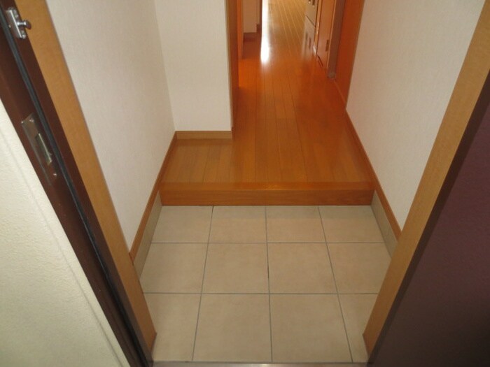 物件内観写真7　(玄関)