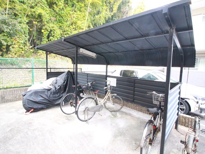 物件外観写真5　(駐輪場)