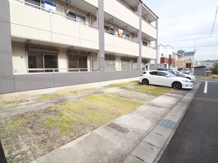 物件外観写真6　(駐車場)