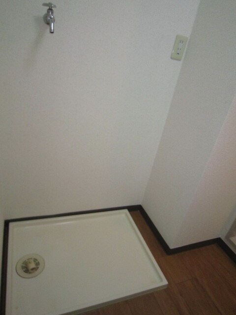 物件内観写真12　(洗濯機置場)