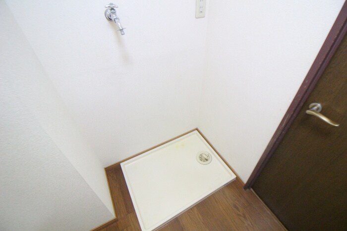 物件内観写真13　(洗濯機置場)