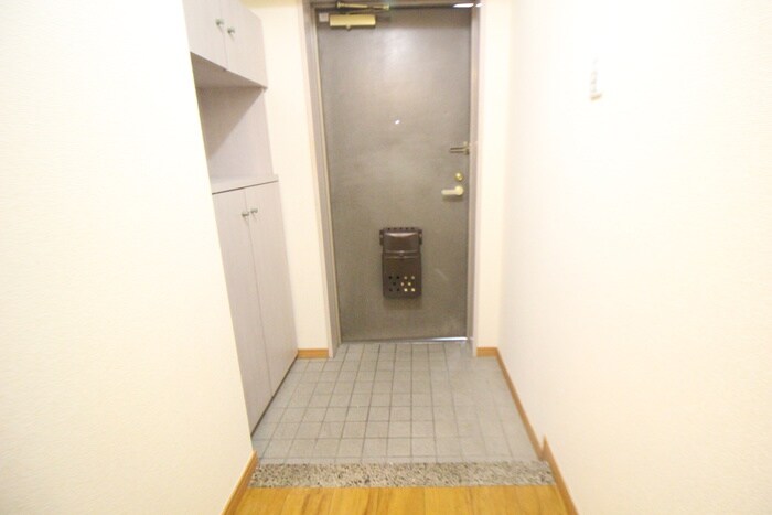 物件内観写真16　(玄関)