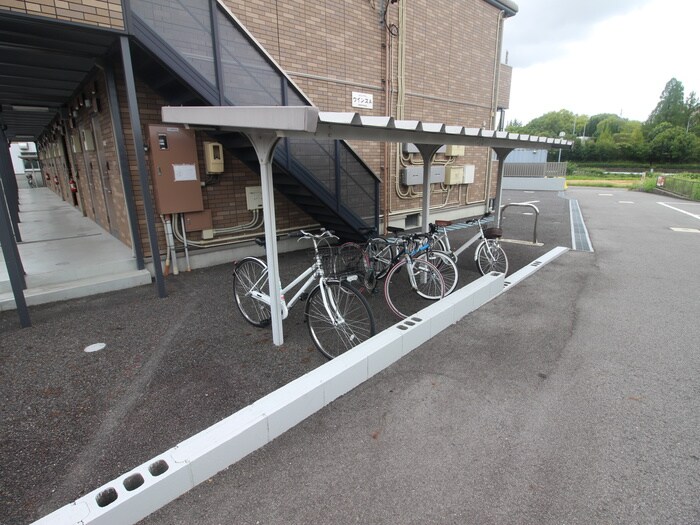 物件外観写真5　(駐輪場)