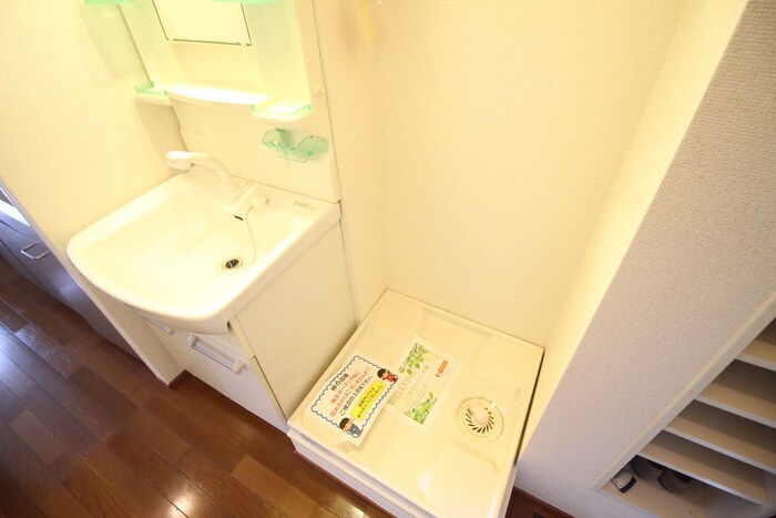 物件内観写真12　(洗濯機置場)