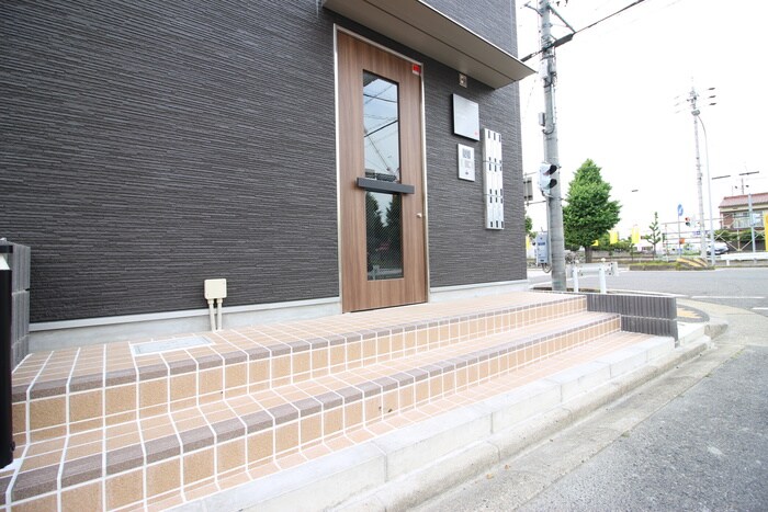 物件外観写真2　(エントランス部分)