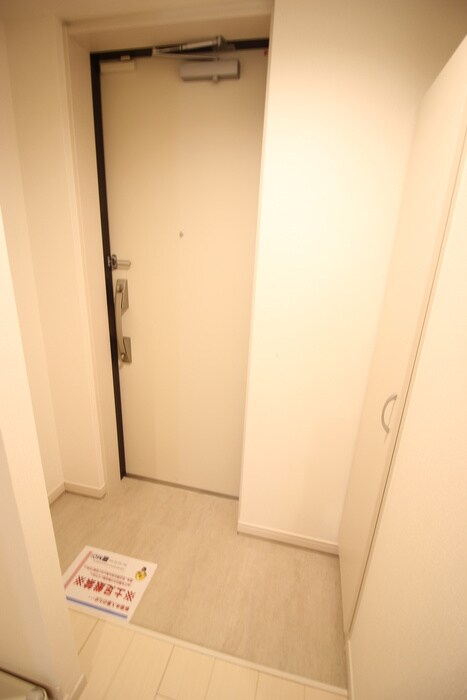 物件内観写真9　(玄関)