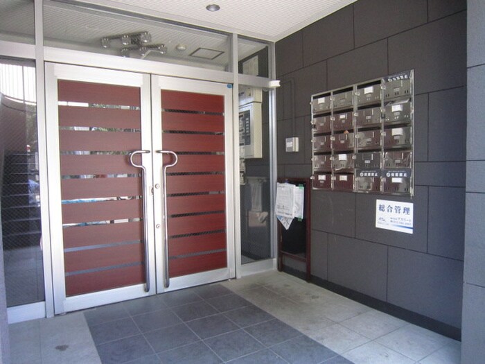 物件外観写真4　(エントランス部分)