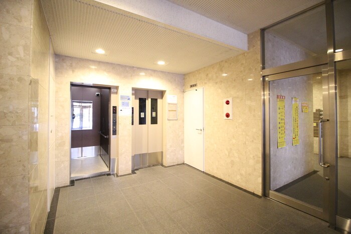 物件外観写真5　(エントランス部分)