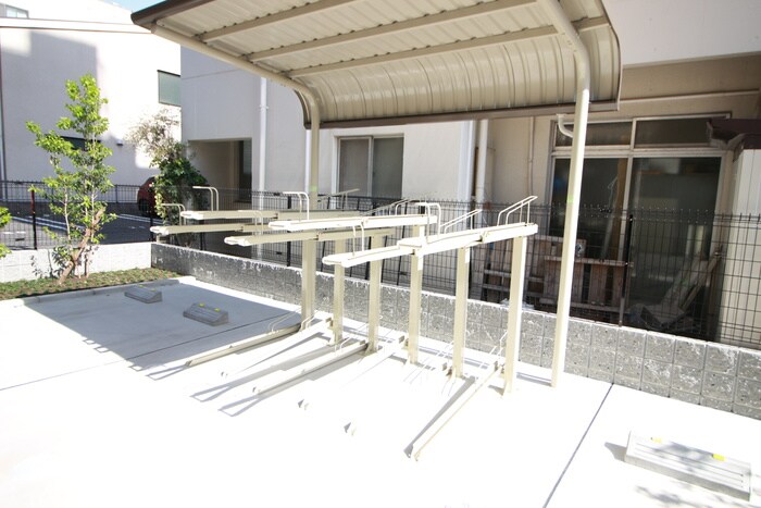 物件外観写真2　(駐車場)