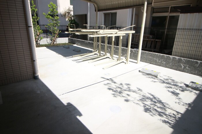 物件外観写真3　(駐車場)