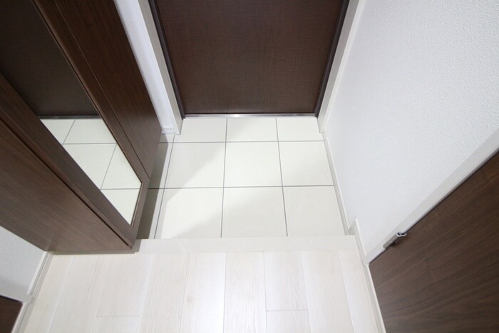 物件内観写真16　(玄関)
