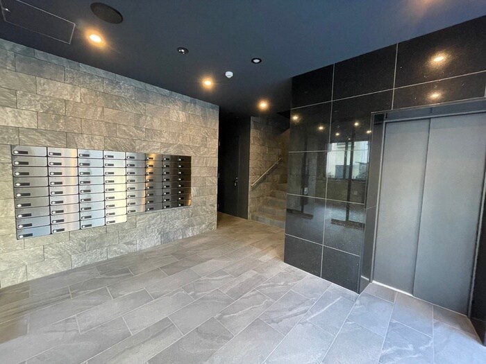 物件外観写真4　(エントランス部分)