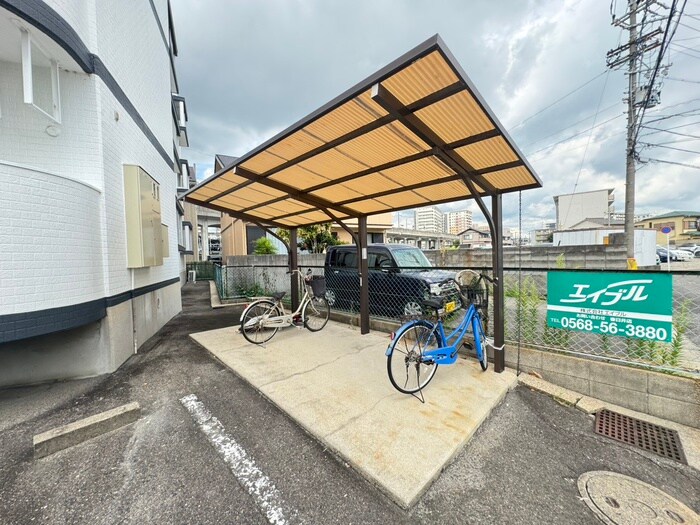 物件外観写真4　(駐輪場)