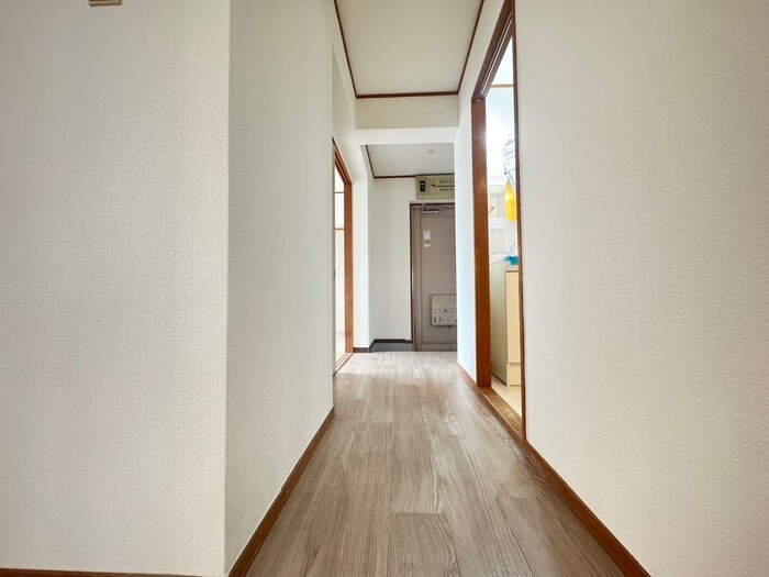 物件内観写真18　(廊下)