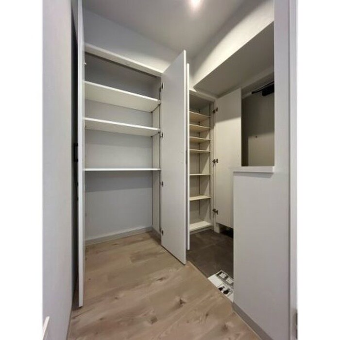 物件内観写真8　(玄関)