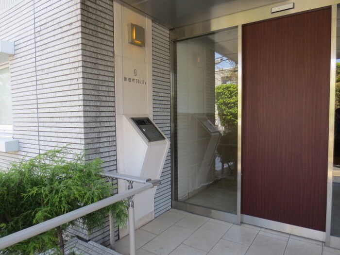 物件外観写真5　(エントランス部分)