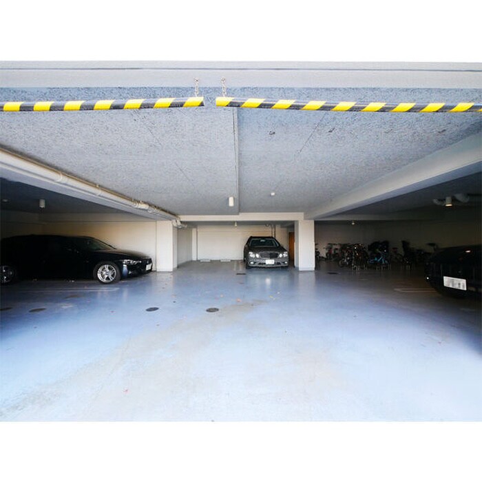 物件外観写真6　(駐車場)