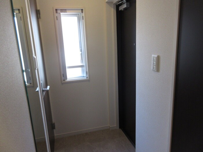 物件内観写真22　(玄関)