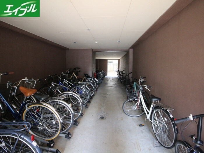 物件外観写真4　(駐輪場)