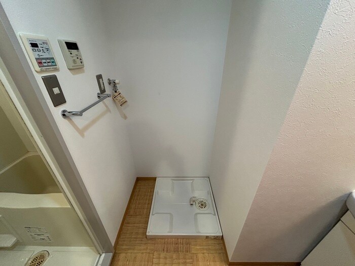 物件内観写真14　(洗濯機置場)