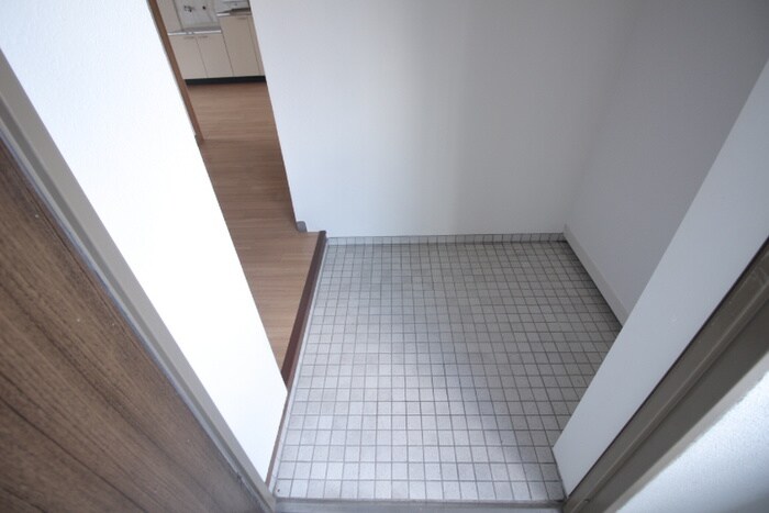 物件内観写真16　(玄関)