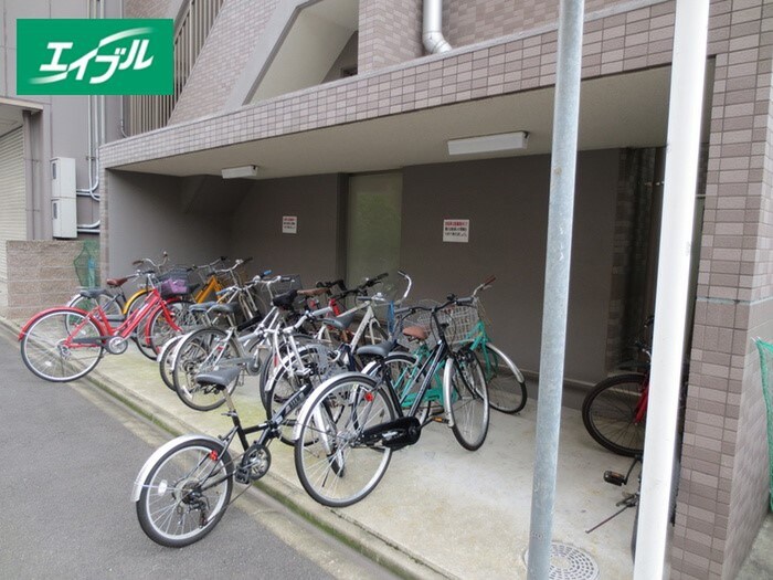 物件外観写真3　(駐輪場)