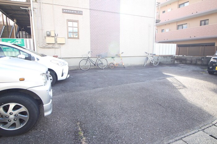 物件外観写真3　(駐車場)